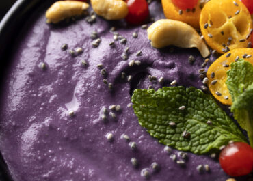 natureza-morta-de-uma-xicara-de-sobremesa-de-acai-brasileira